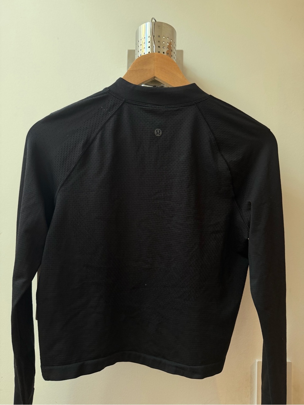 Lululemon Women's Black Swiftly Tech Mock Neck Half-Zip Pullover - Picture 10 of 11